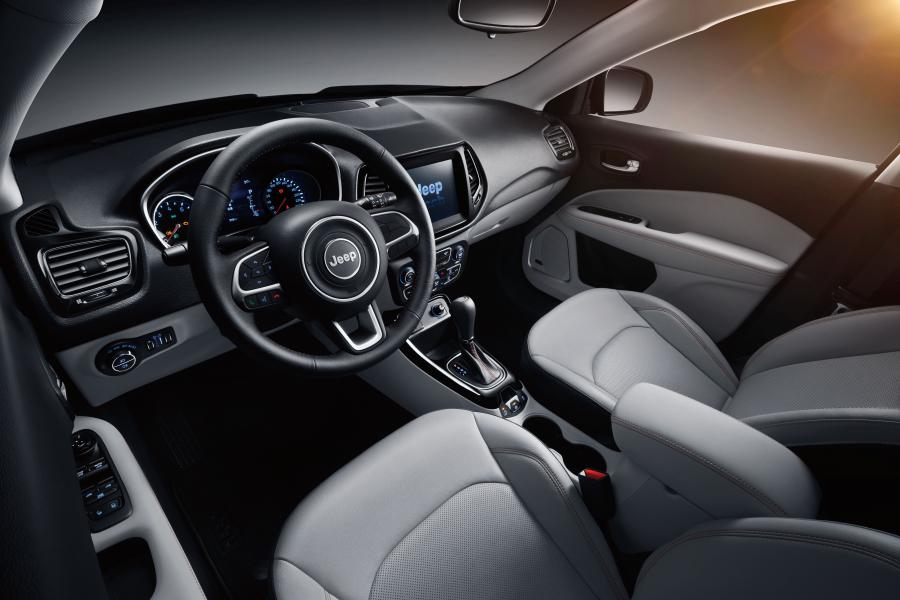Интерьер Jeep Compass Limited (MP) 2016 года  (CN) (фото 6 из 15)